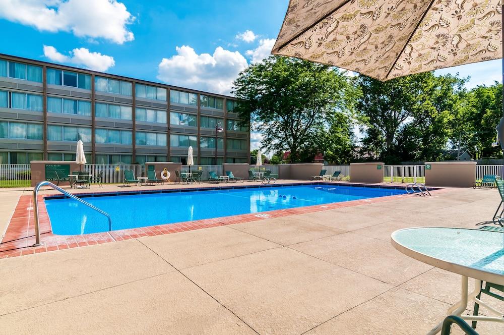 Clarion Hotel & Convention Center Joliet Exterior foto